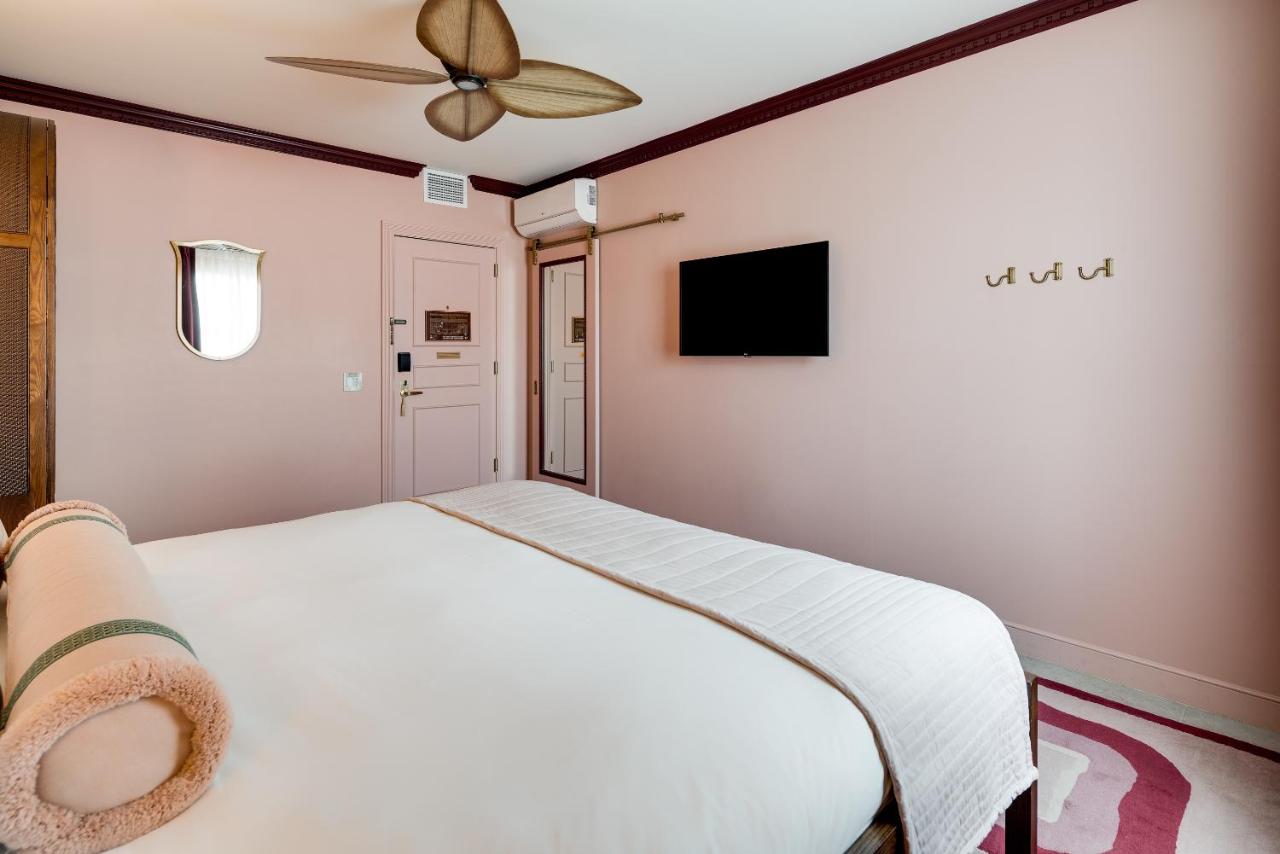 Deluxe King Room at Esmé Miami Beach