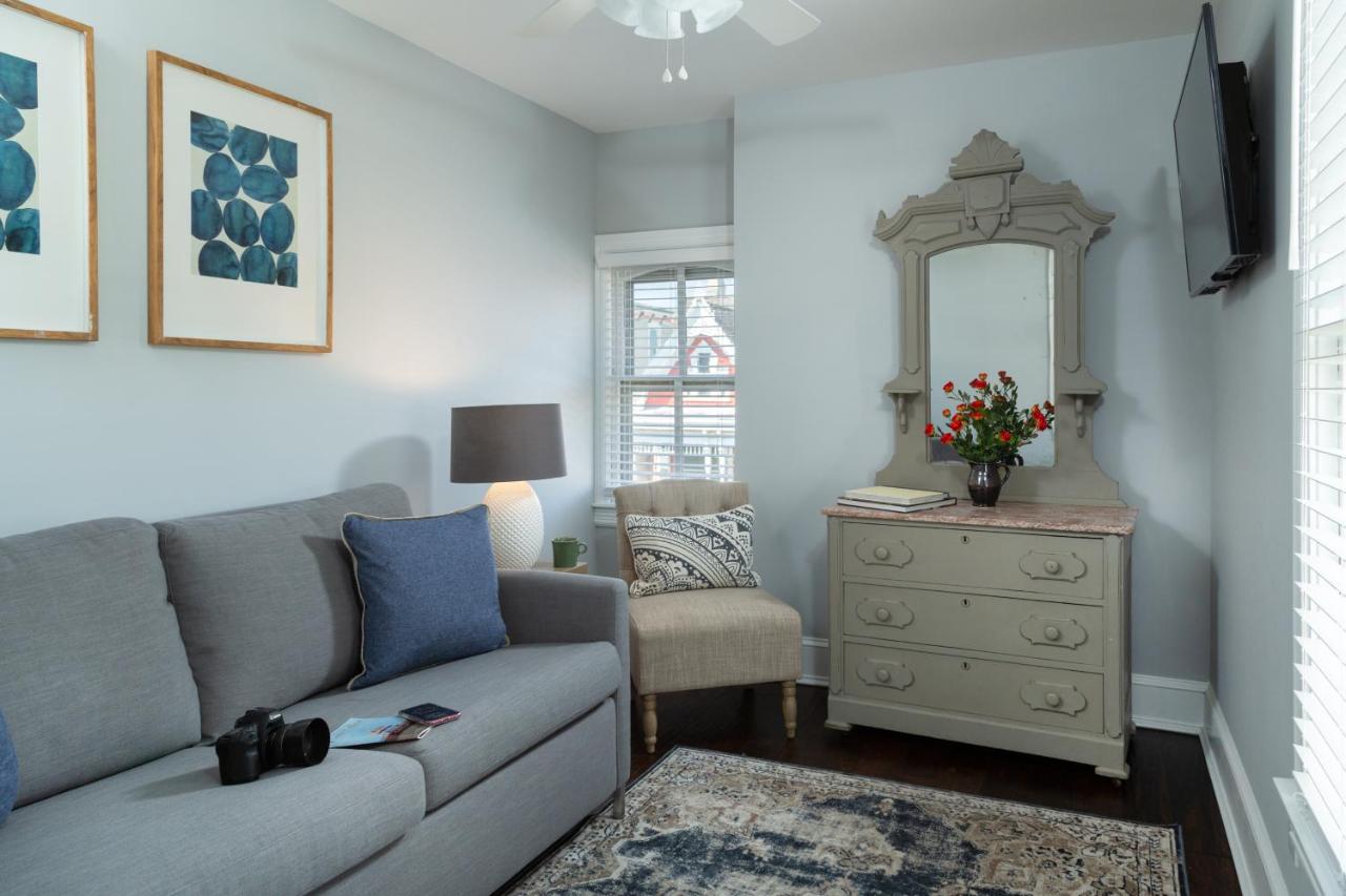  | The Carroll Villa Hotel