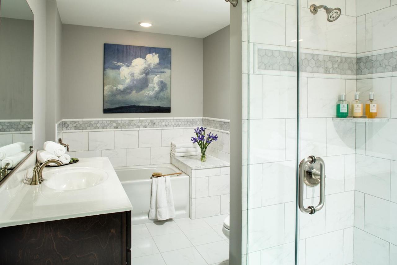  | The Carroll Villa Hotel