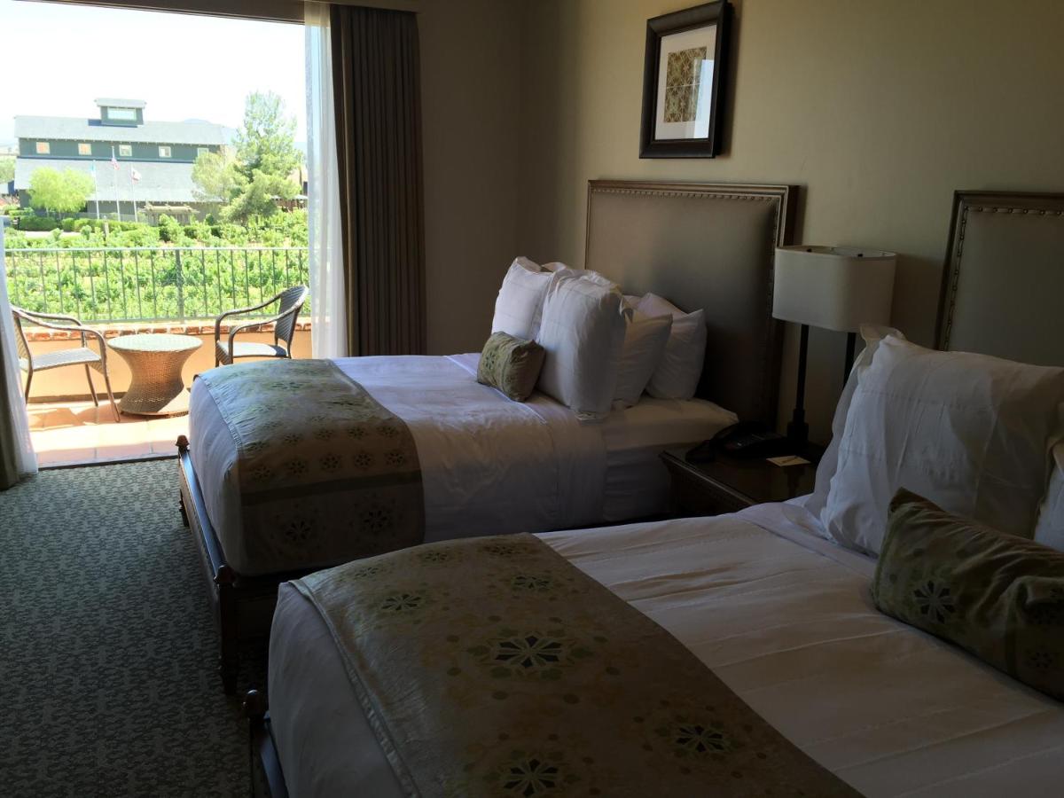 Standard Queen Room at Ponte Vineyard Inn