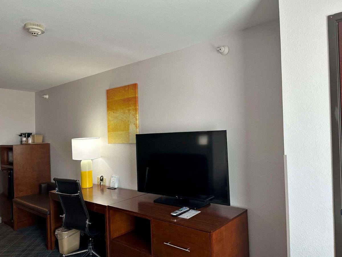 King Suite - Non-Smoking at Comfort Suites Jackson-Cape Girardeau