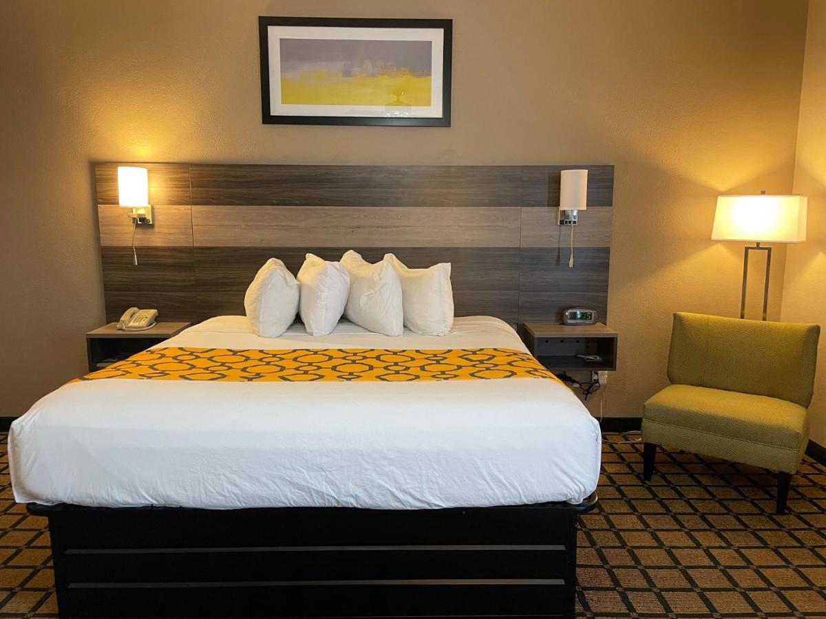 King Studio Suite - Non-Smoking at Baymont by Wyndham West Plains