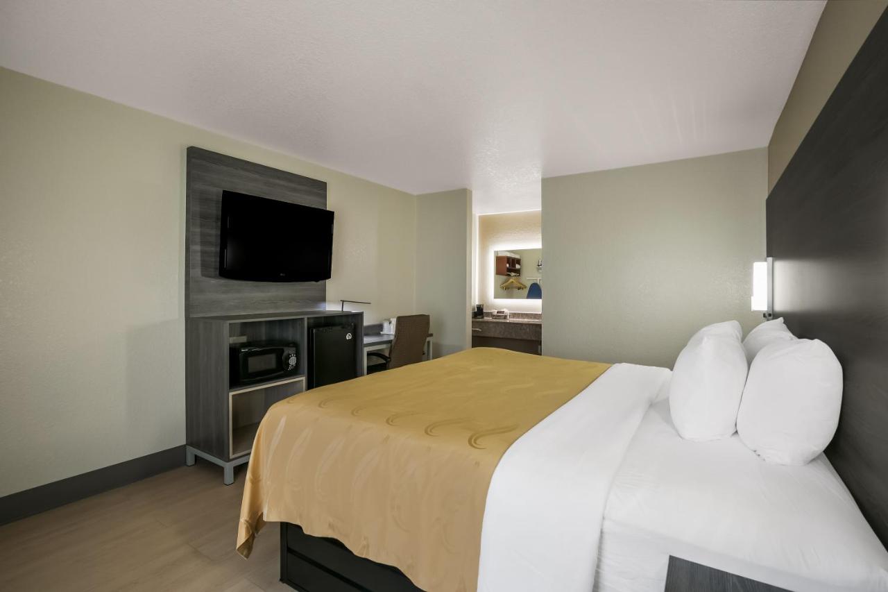 King Room - Non-Smoking at Quality Inn Commerce at I-85