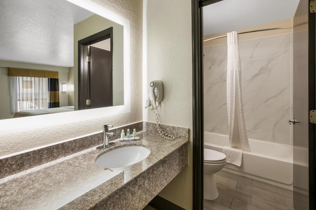King Room - Non-Smoking at Quality Inn Commerce at I-85