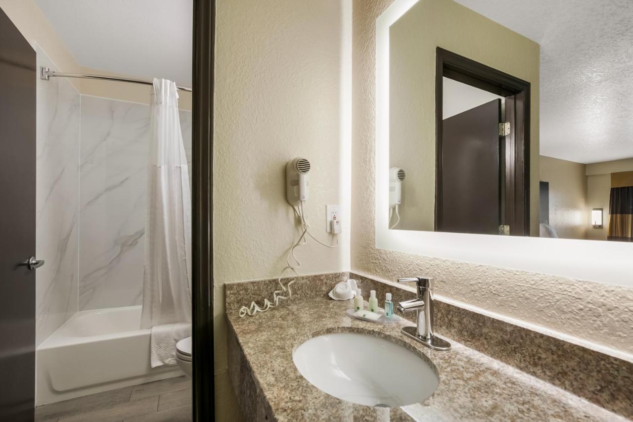King Room - Non-Smoking at Quality Inn Commerce at I-85