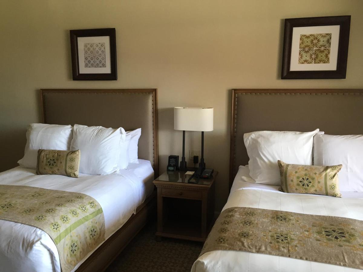 Deluxe Queen Room with Two Queen Beds at Ponte Vineyard Inn