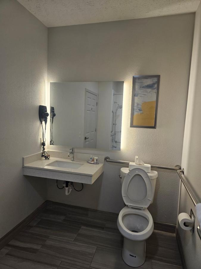 King Room - Accessible/Non-Smoking at Comfort Inn Jackson I-40