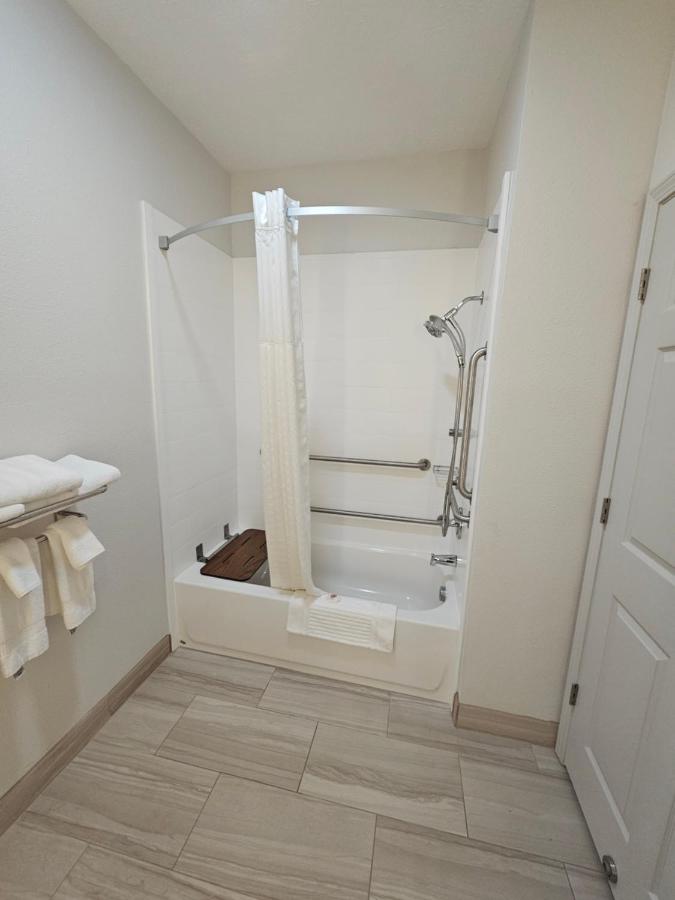 King Room - Accessible/Non-Smoking at Comfort Inn Jackson I-40