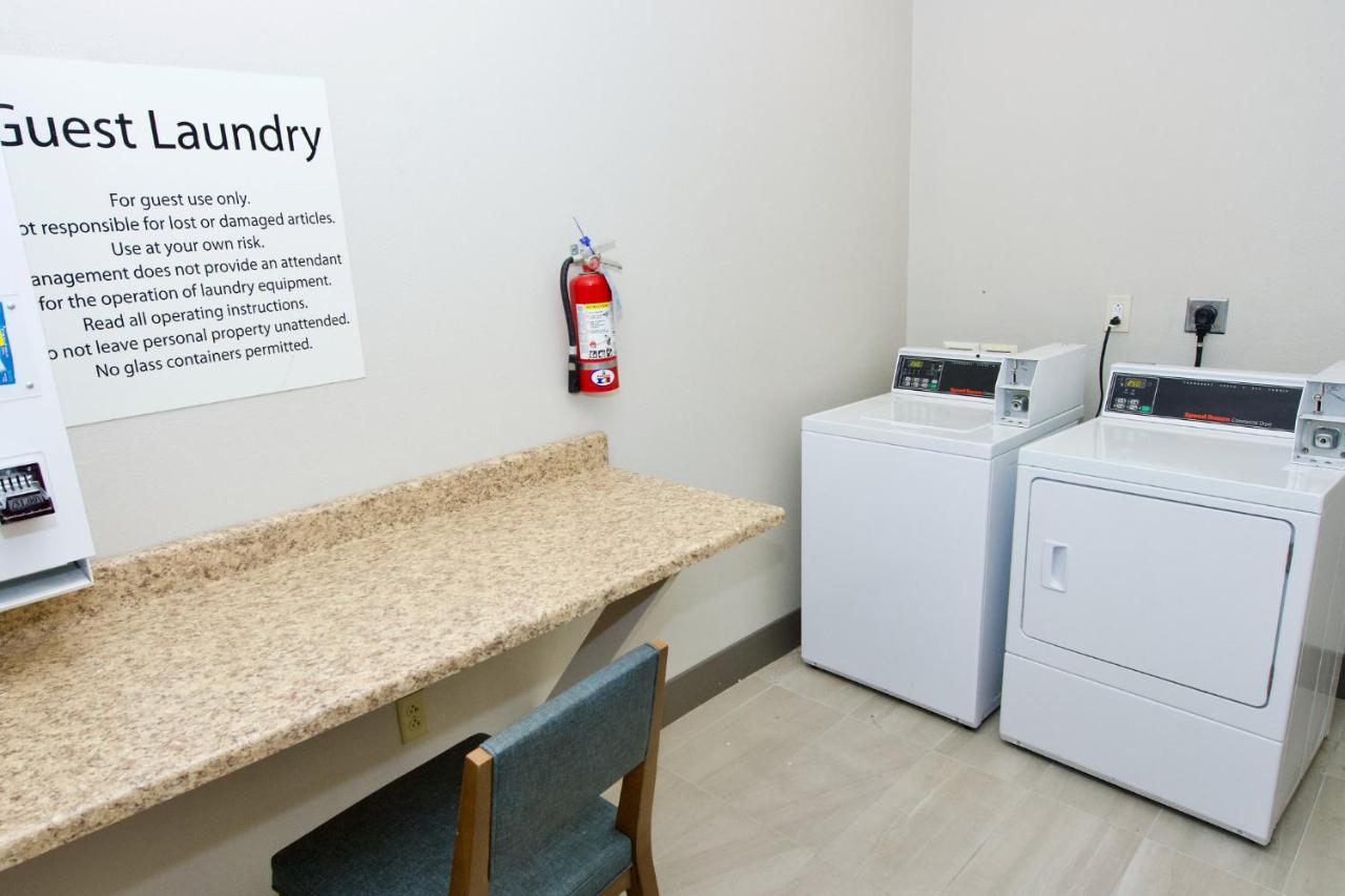  | Holiday Inn Express Hotel and Suites St. Charles, an IHG Hotel