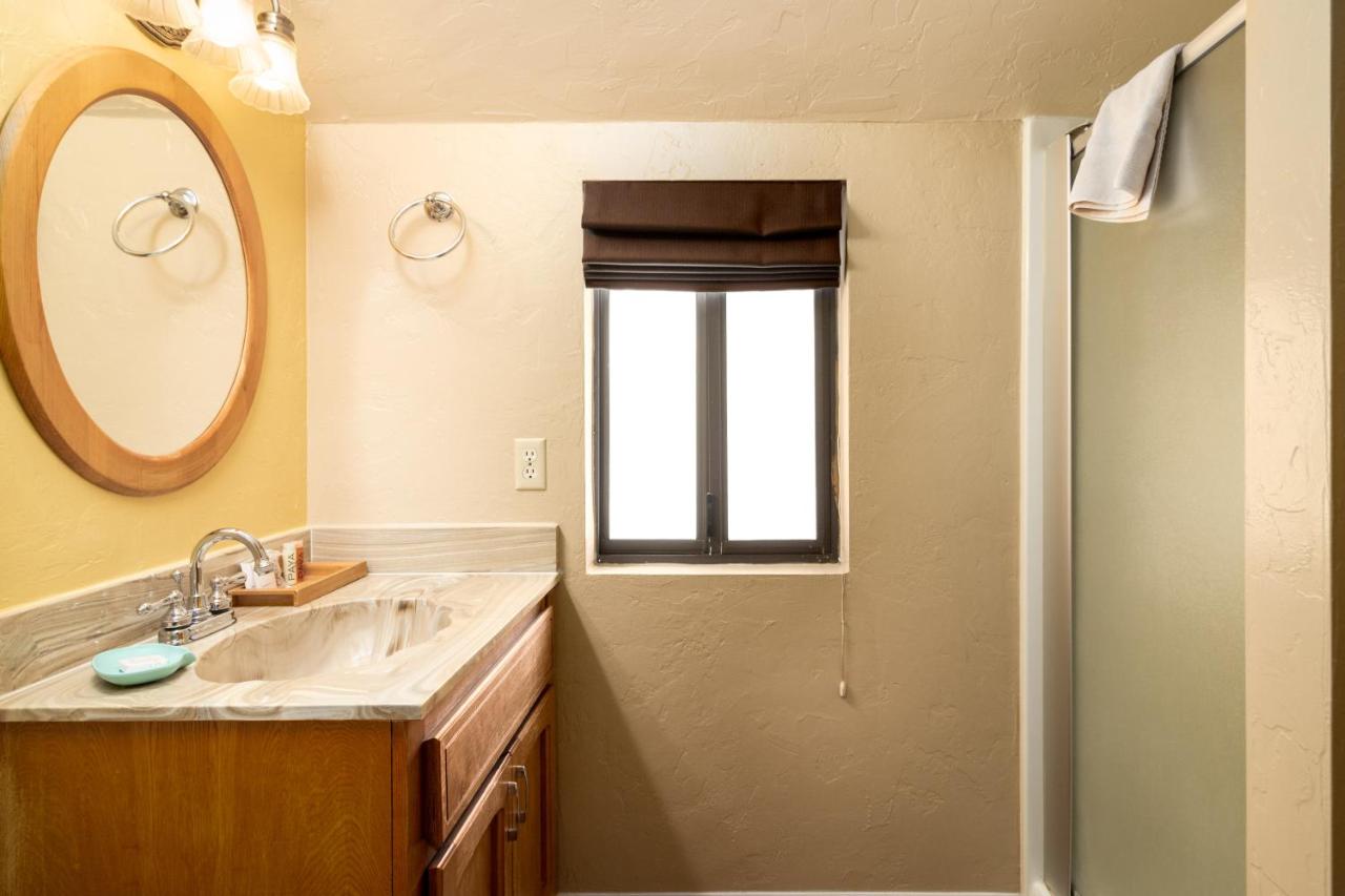 Lodge (breakfast not included) at Prescott Pines Inn