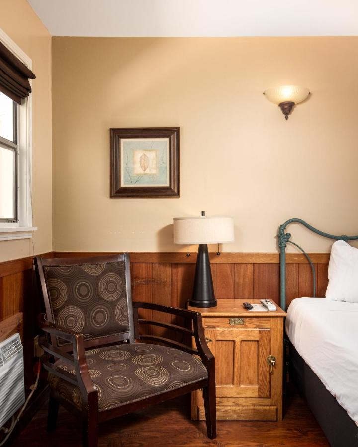 King Room at Prescott Pines Inn