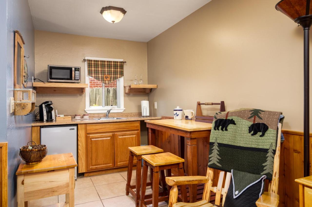 King Room at Prescott Pines Inn