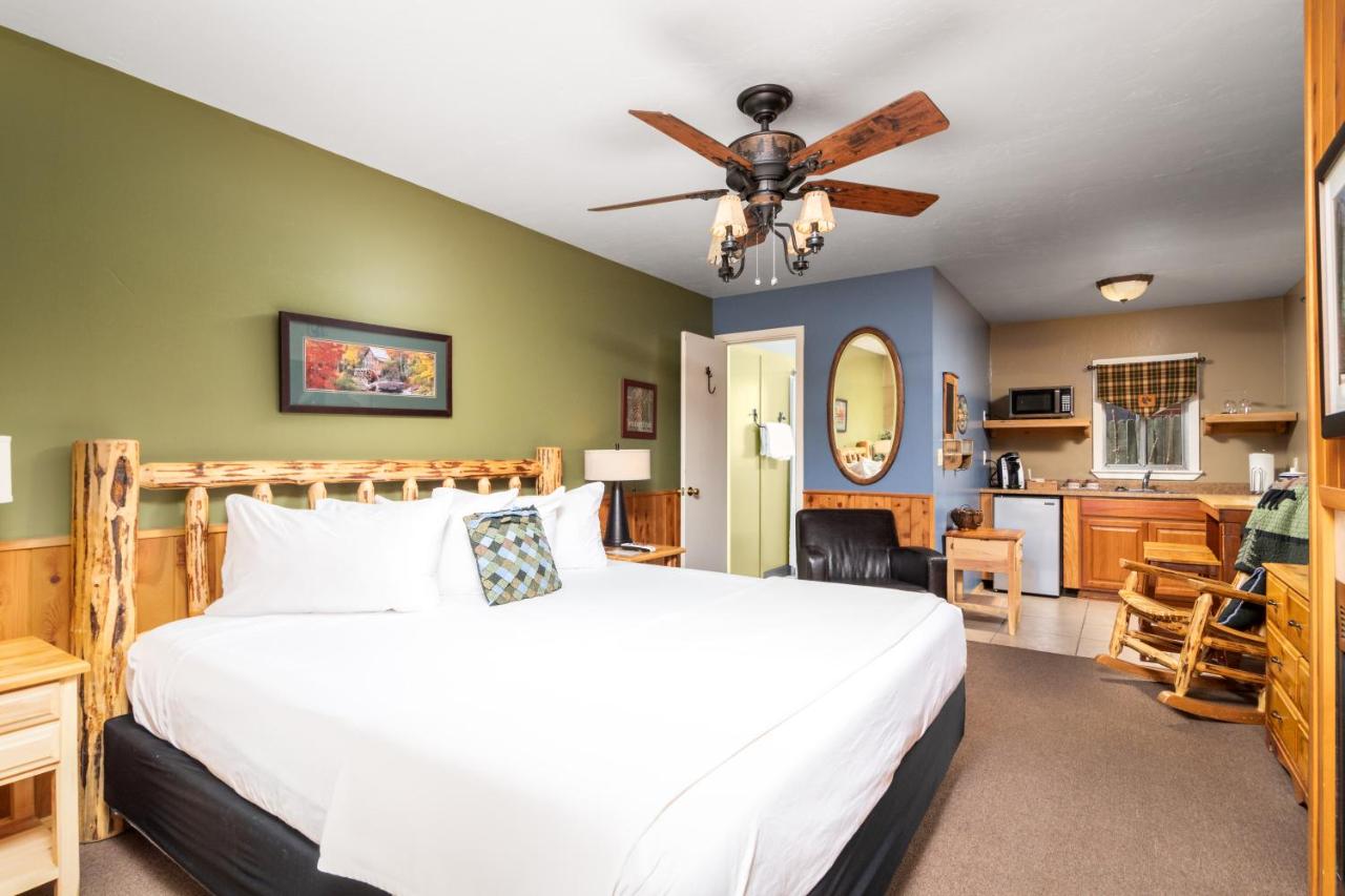 King Room at Prescott Pines Inn