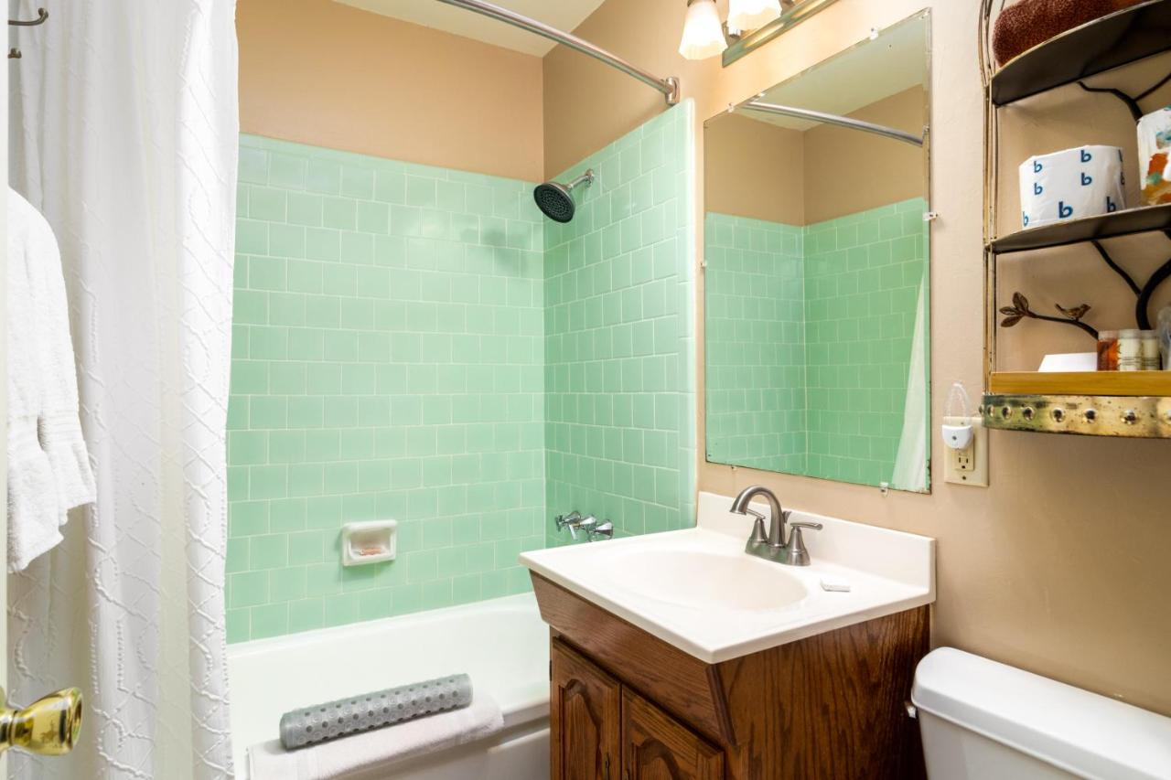 Deluxe Queen Room at Prescott Pines Inn