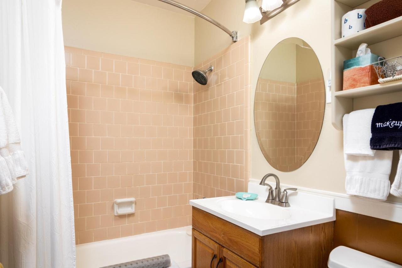 Deluxe Queen Room at Prescott Pines Inn