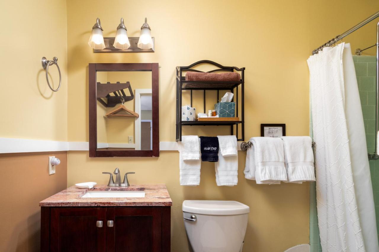 Standard Queen Room at Prescott Pines Inn