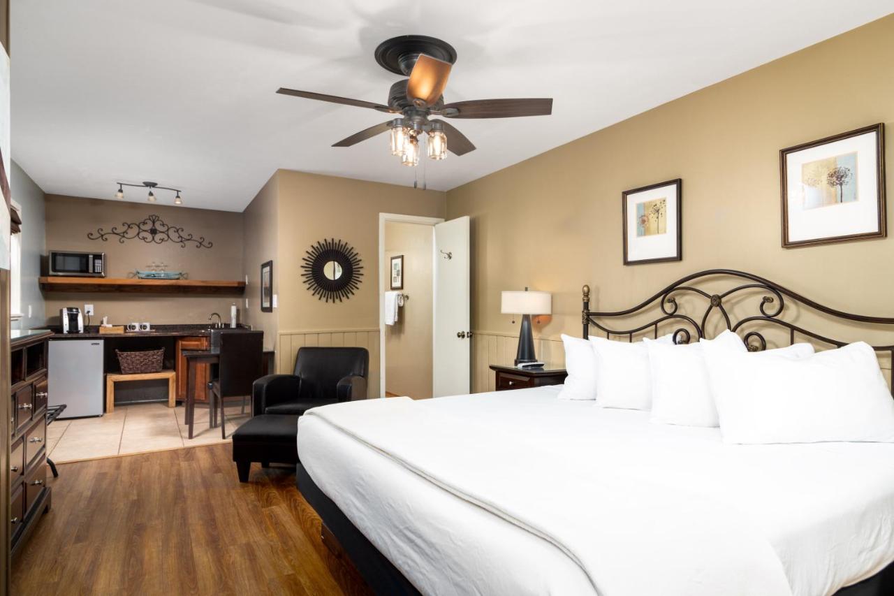 King Room at Prescott Pines Inn