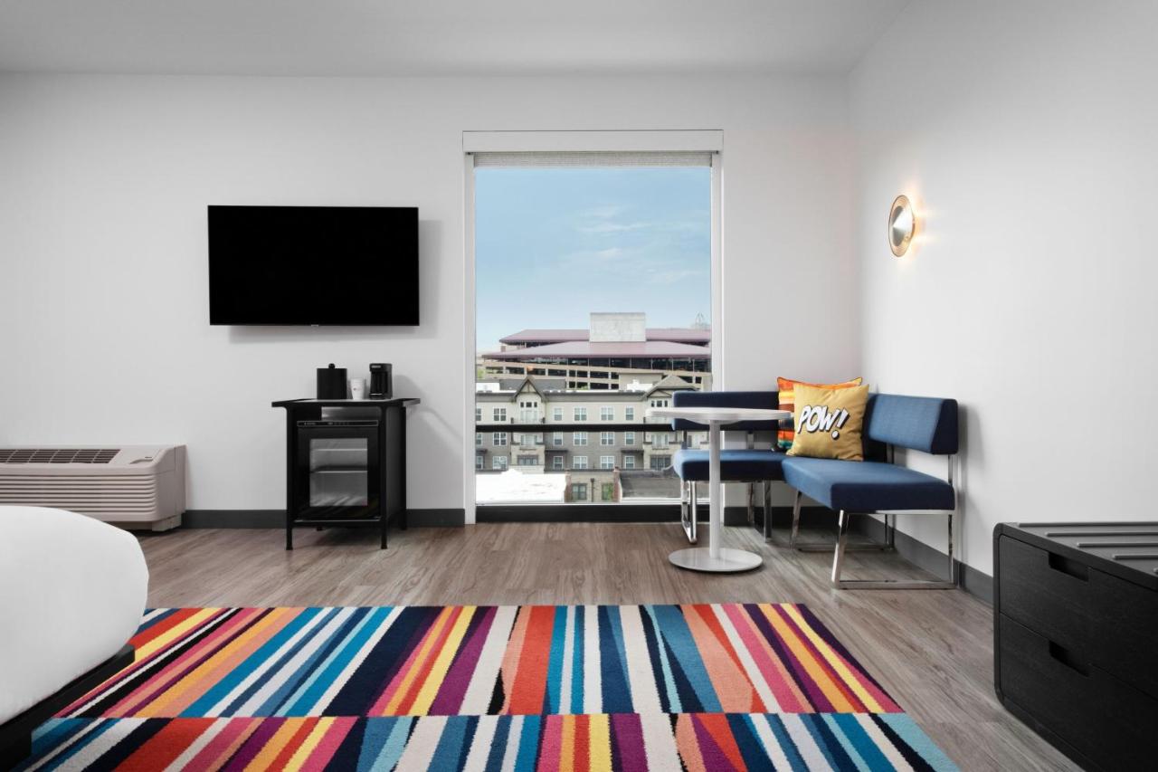 King Room - Hearing Accessible at Aloft by Marriott Kansas City Country Club Plaza