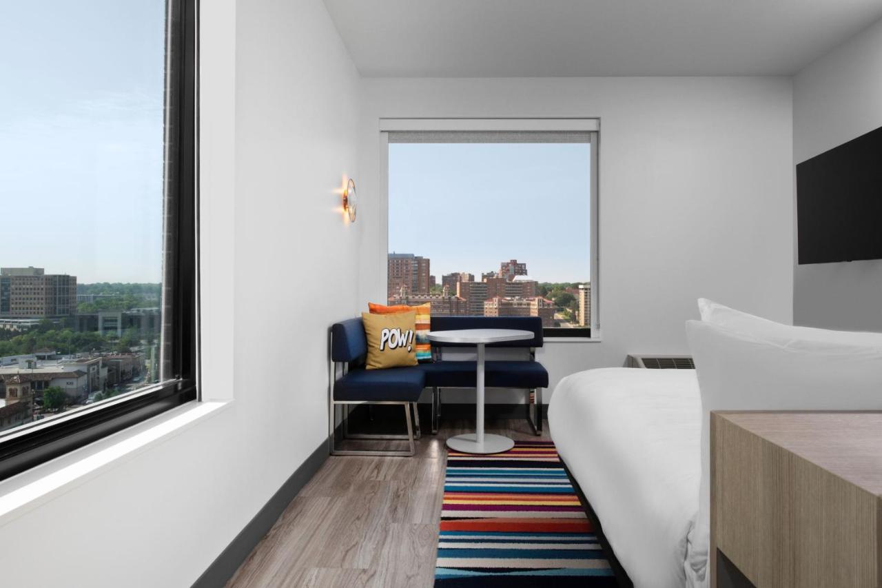 King Room with City View at Aloft by Marriott Kansas City Country Club Plaza