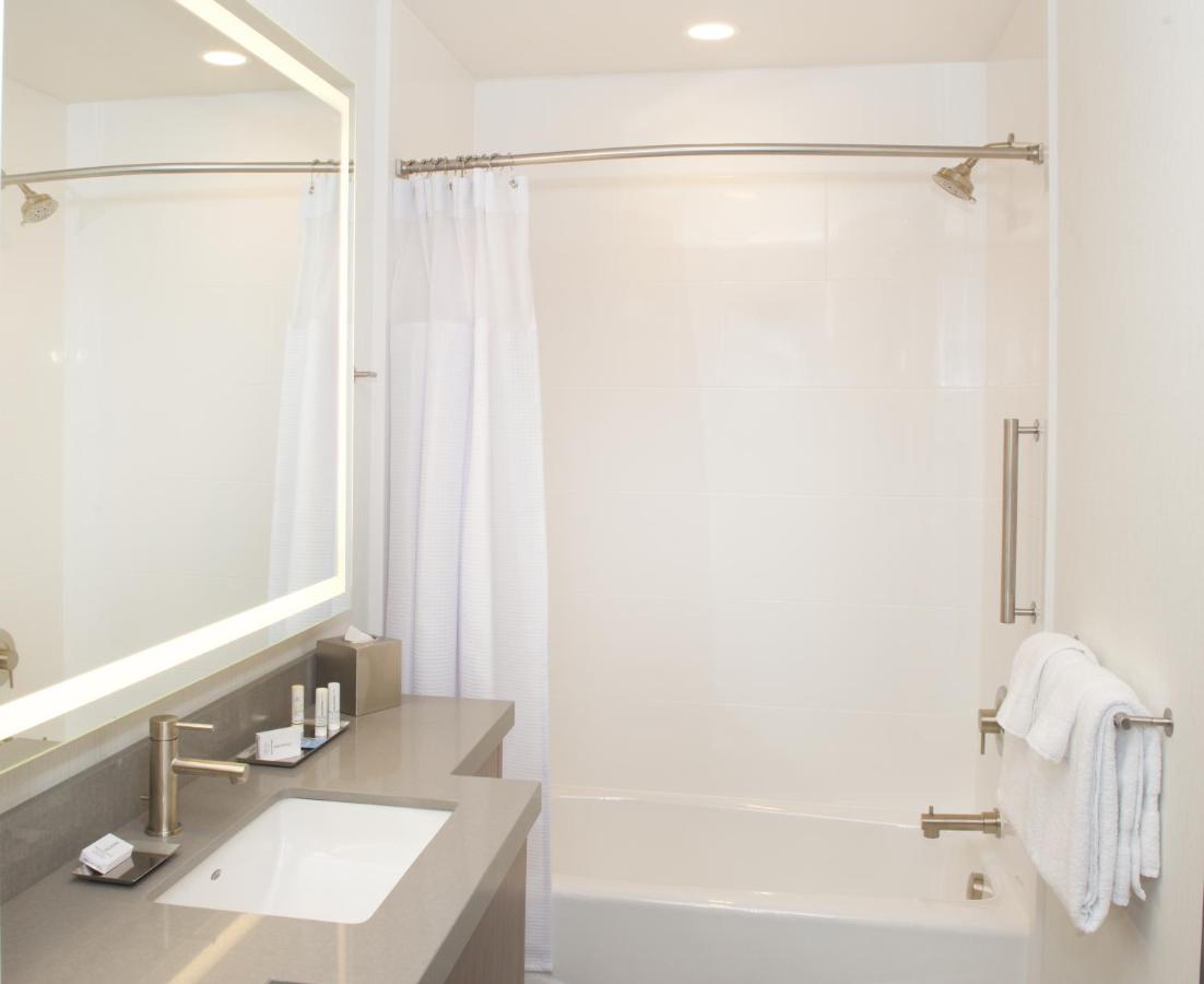 Deluxe Queen Suite at SpringHill Suites by Marriott Bend