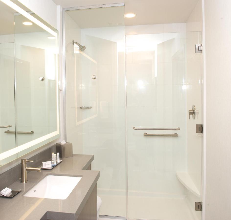 Deluxe Queen Suite at SpringHill Suites by Marriott Bend
