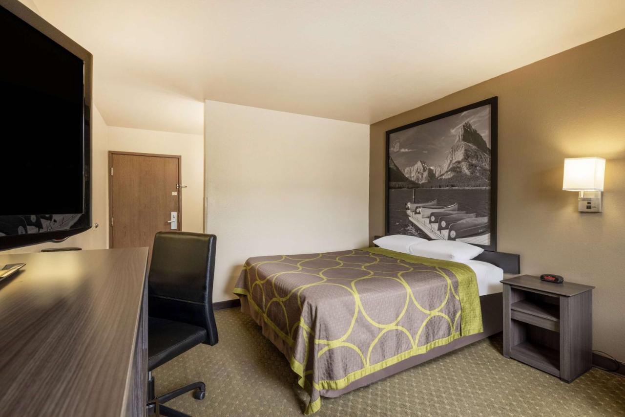 Queen Room - Non-Smoking at Super 8 by Wyndham Butte MT