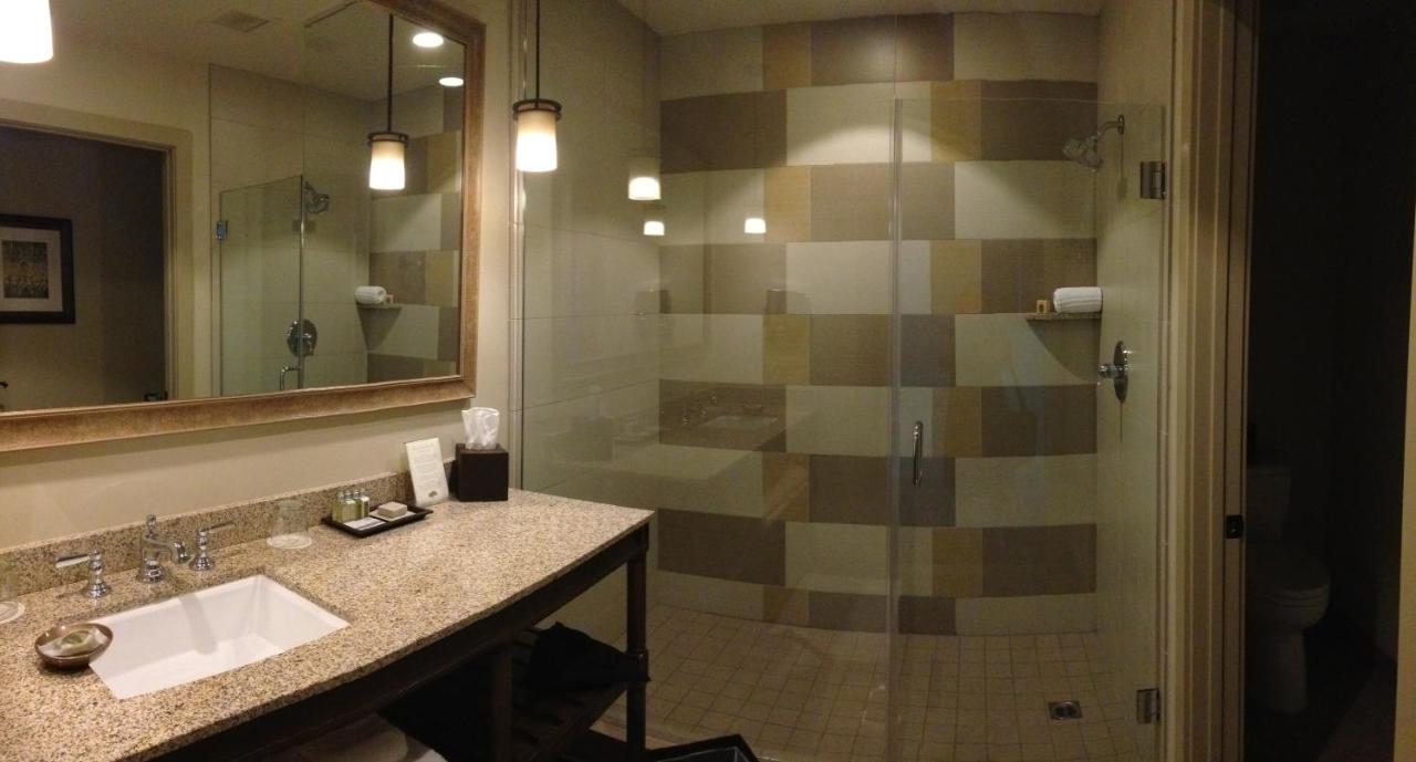 Deluxe Queen Room with Two Queen Beds at Ponte Vineyard Inn