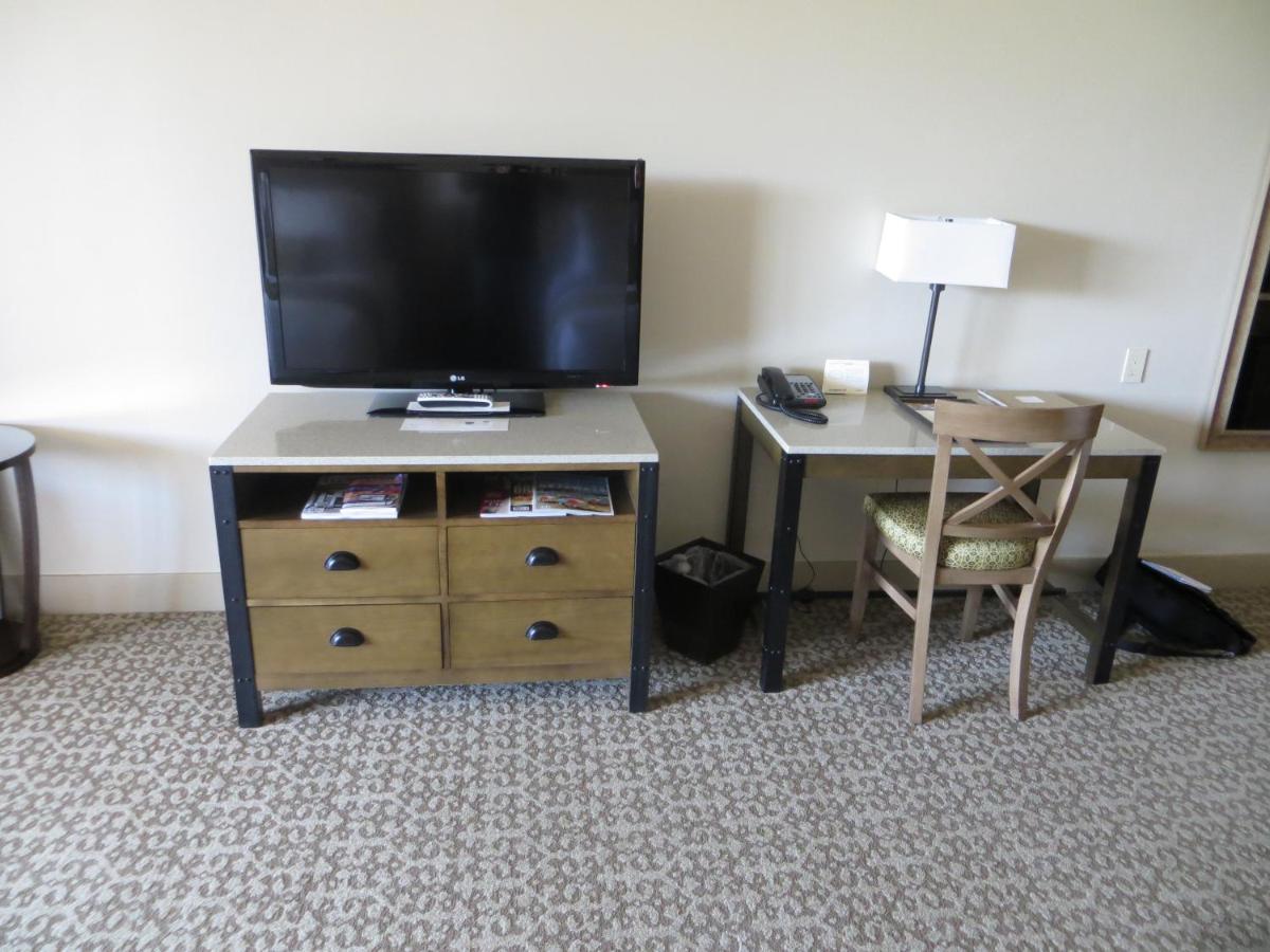 Deluxe Queen Room with Two Queen Beds at Ponte Vineyard Inn