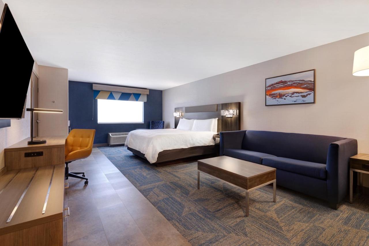 King Suite with Mobility Accessible Tub - Non-Smoking at Holiday Inn Express & Suites Moab by IHG