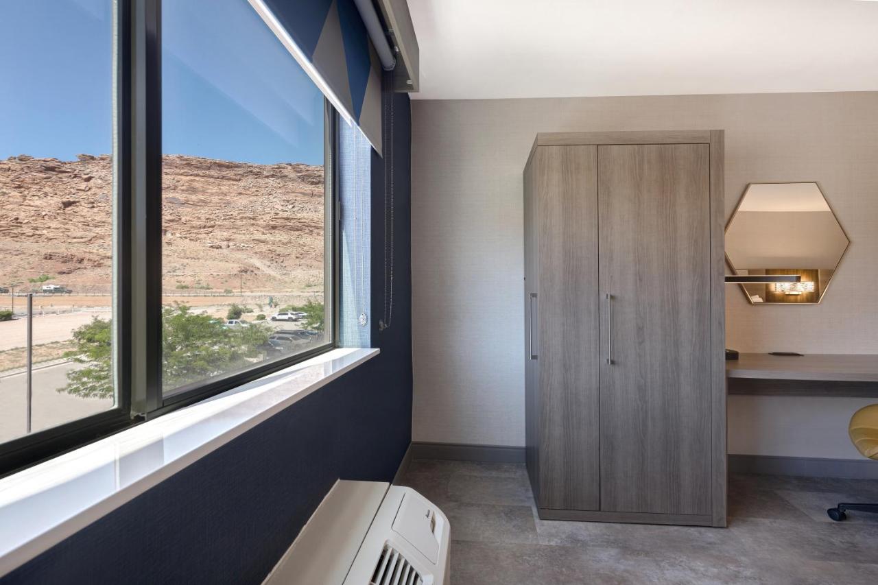 King Suite with Mobility Accessible Tub - Non-Smoking at Holiday Inn Express & Suites Moab by IHG