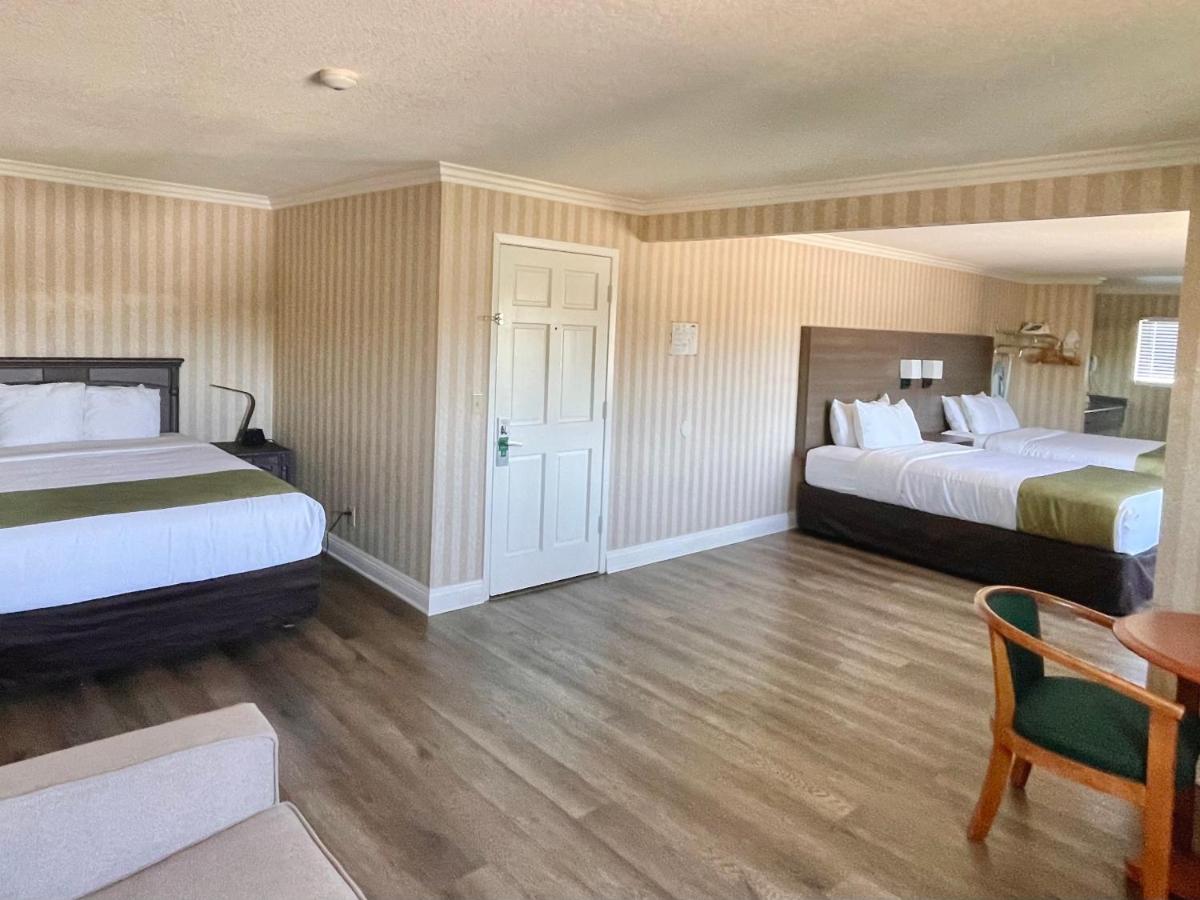 Family Suite, 3 Queen Beds, Non Smoking at Quality Inn & Suites Anaheim Maingate