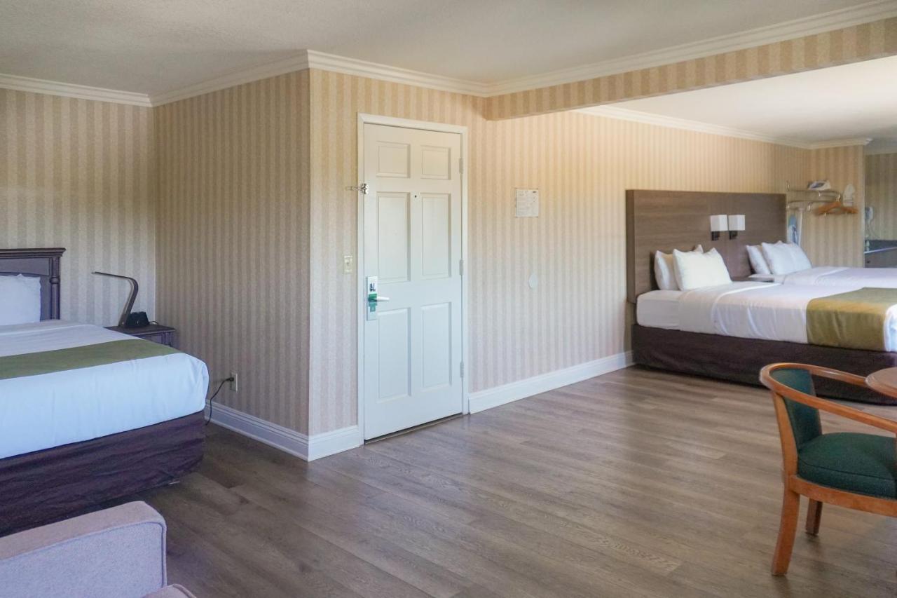 Family Suite, 3 Queen Beds, Non Smoking at Quality Inn & Suites Anaheim Maingate