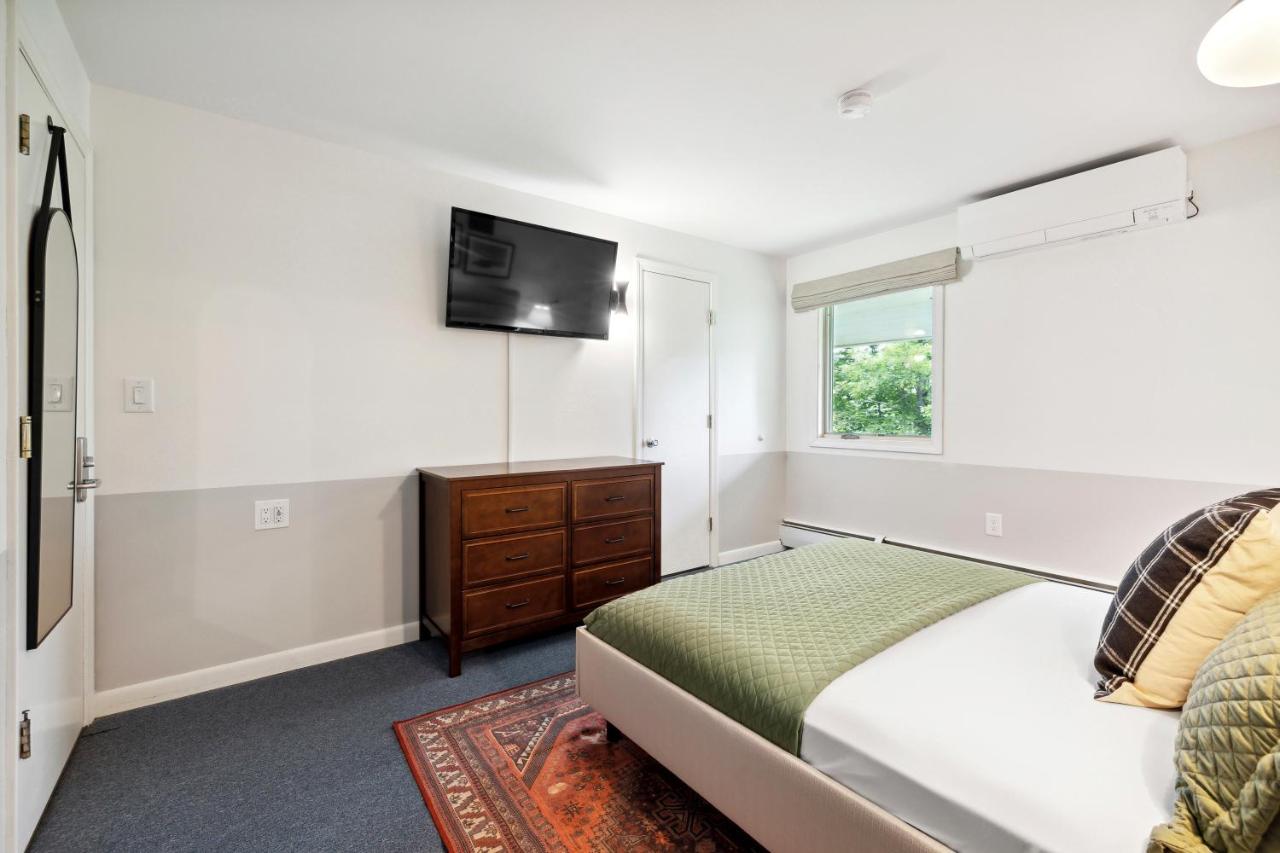 | Mountaineer Inn