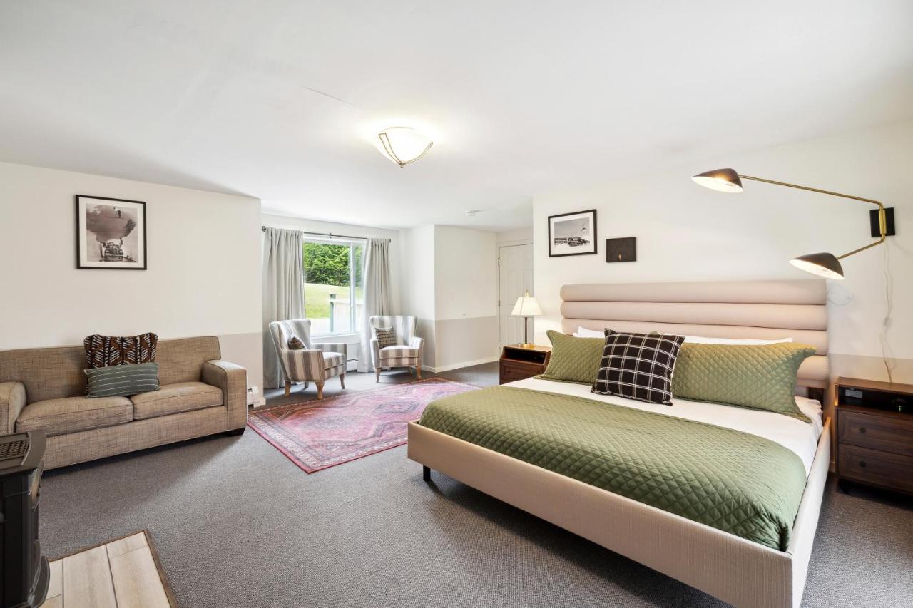 | Mountaineer Inn