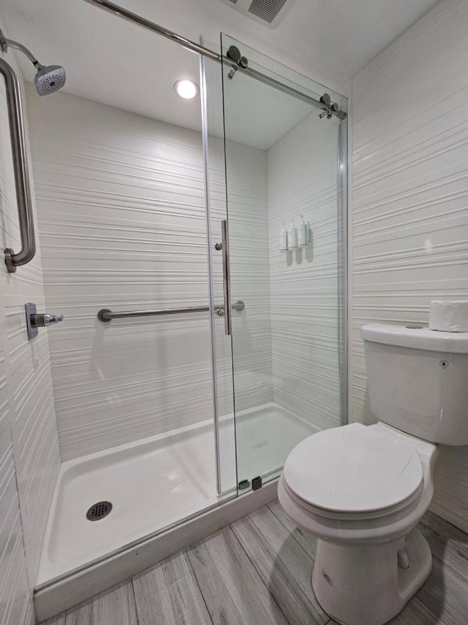 King Room- Non-Smoking at Travelodge by Wyndham Fullerton Near Anaheim