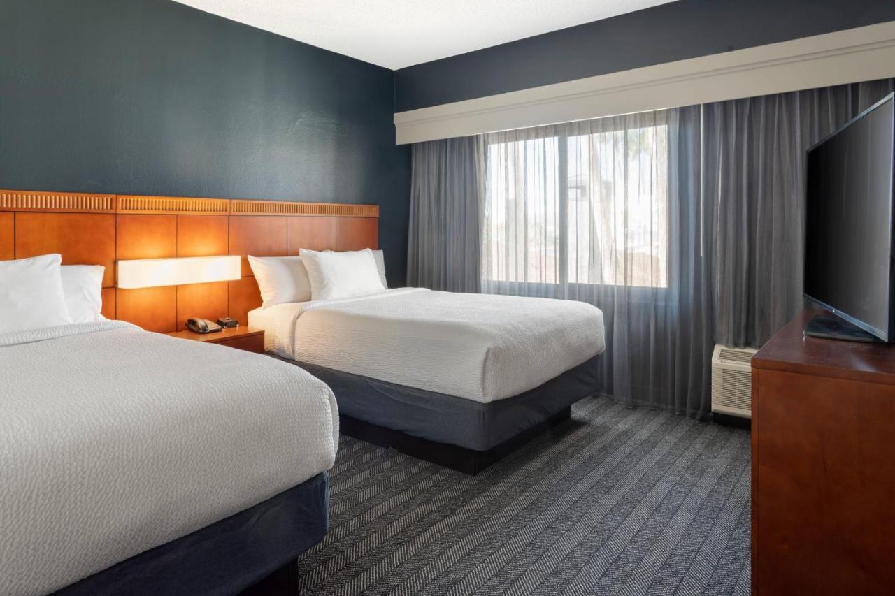 Suite, 2 Double, Sofa bed, Courtyard view at Courtyard St. Petersburg Clearwater