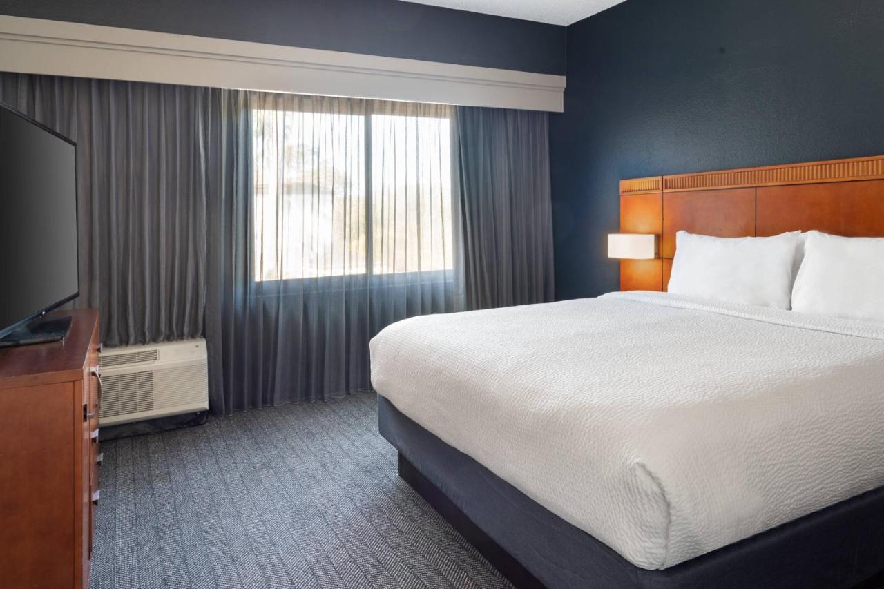 Suite, 1 King, Sofa bed, Courtyard view at Courtyard St. Petersburg Clearwater