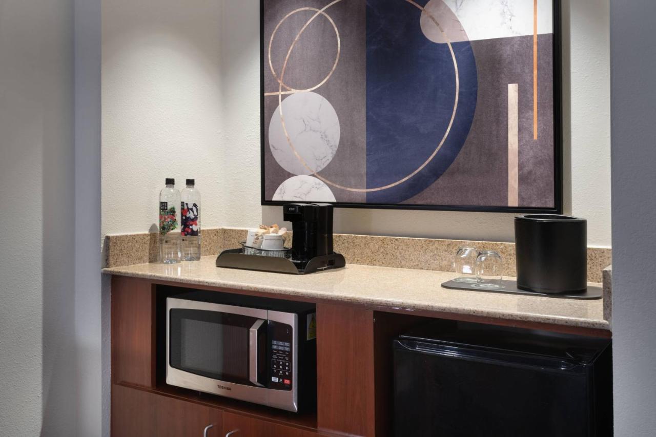 Suite, 2 Double, Sofa bed, Courtyard view at Courtyard St. Petersburg Clearwater