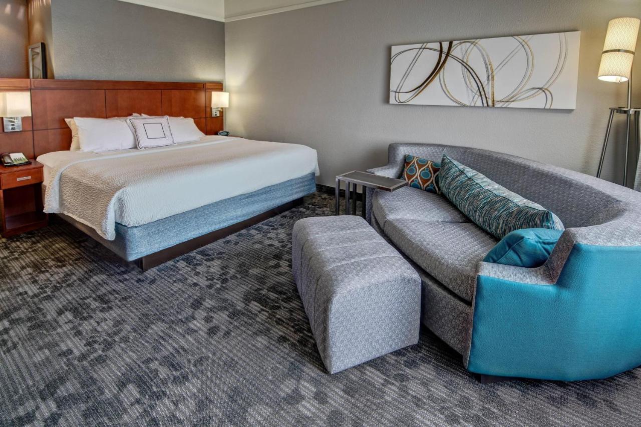 King Studio with Sofa Bed at Courtyard by Marriott Troy