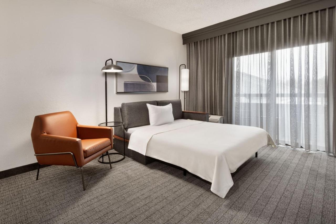 | Courtyard by Marriott Memphis Airport