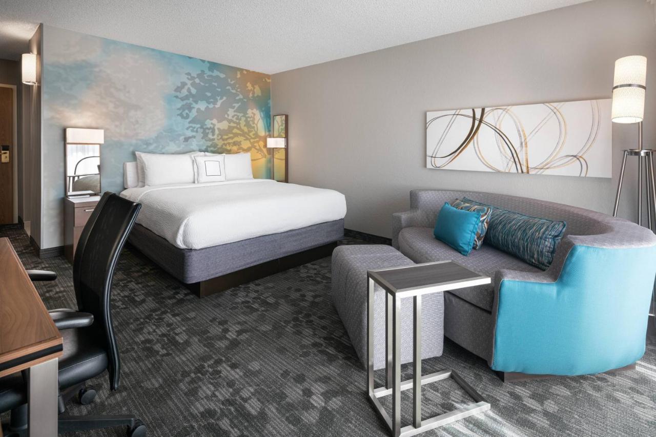 King Room with Sofa Bed at Courtyard by Marriott Las Vegas Convention Center