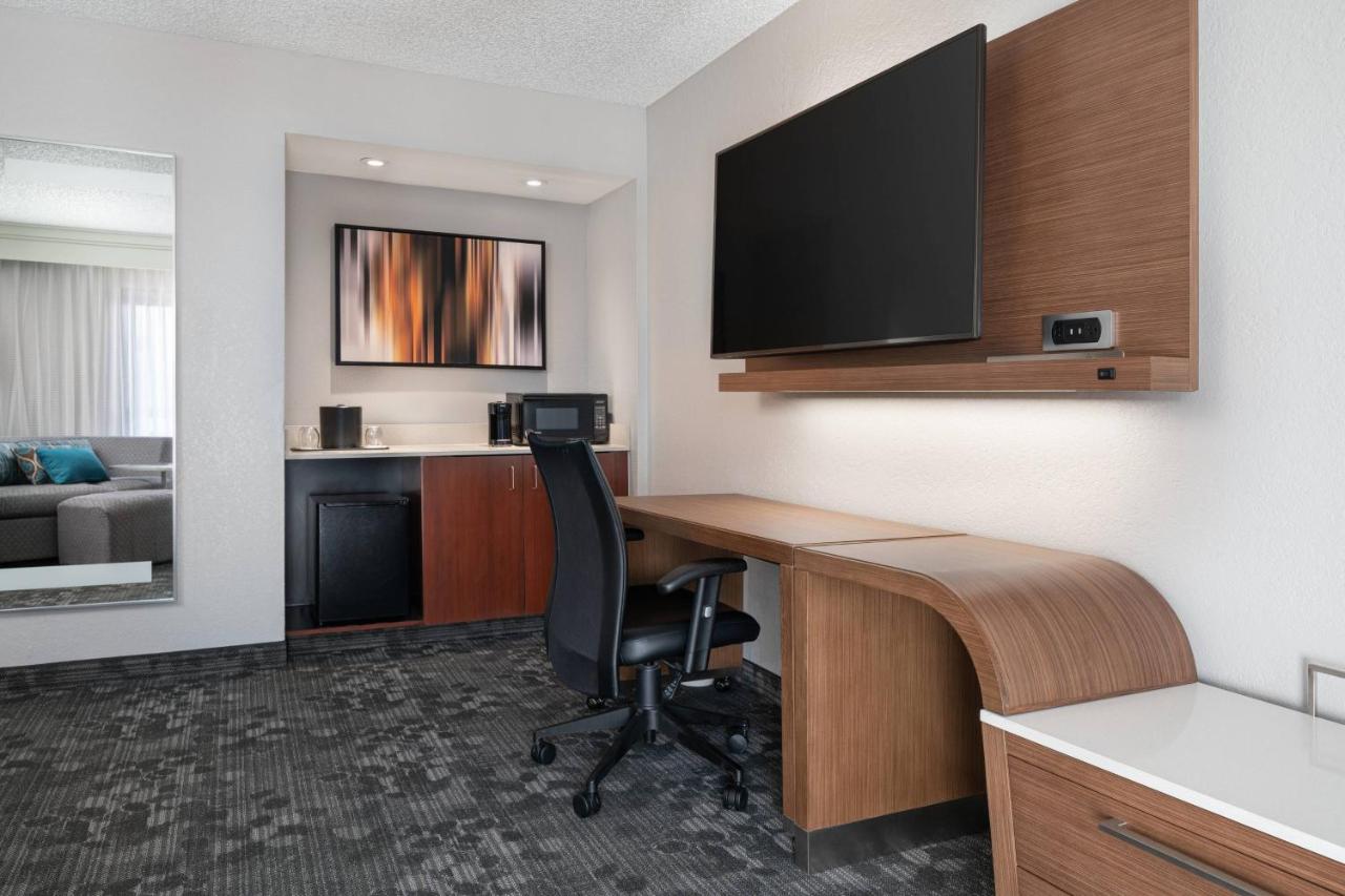 King Suite with Sofa Bed at Courtyard by Marriott Las Vegas Convention Center