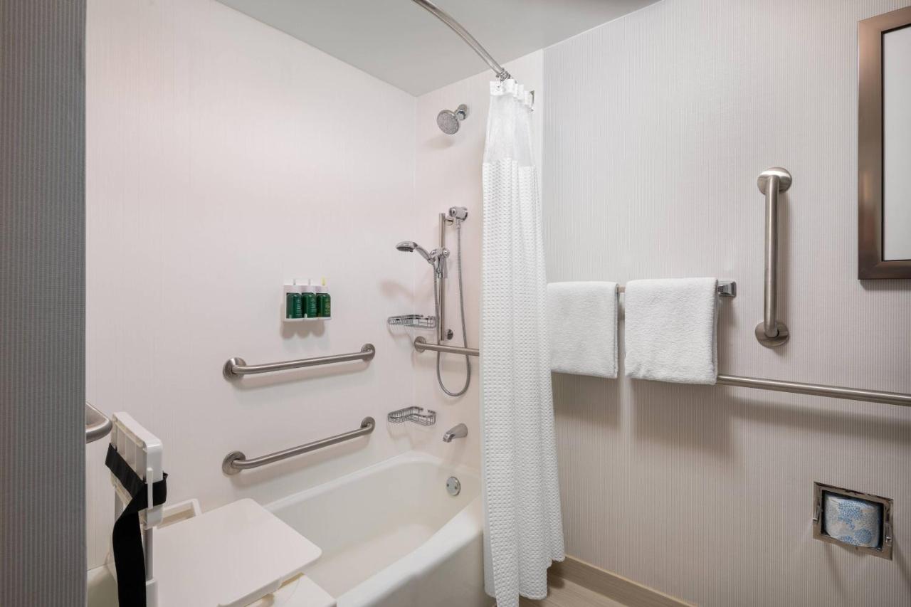 King Room with Sofa Bed at Courtyard by Marriott Las Vegas Convention Center