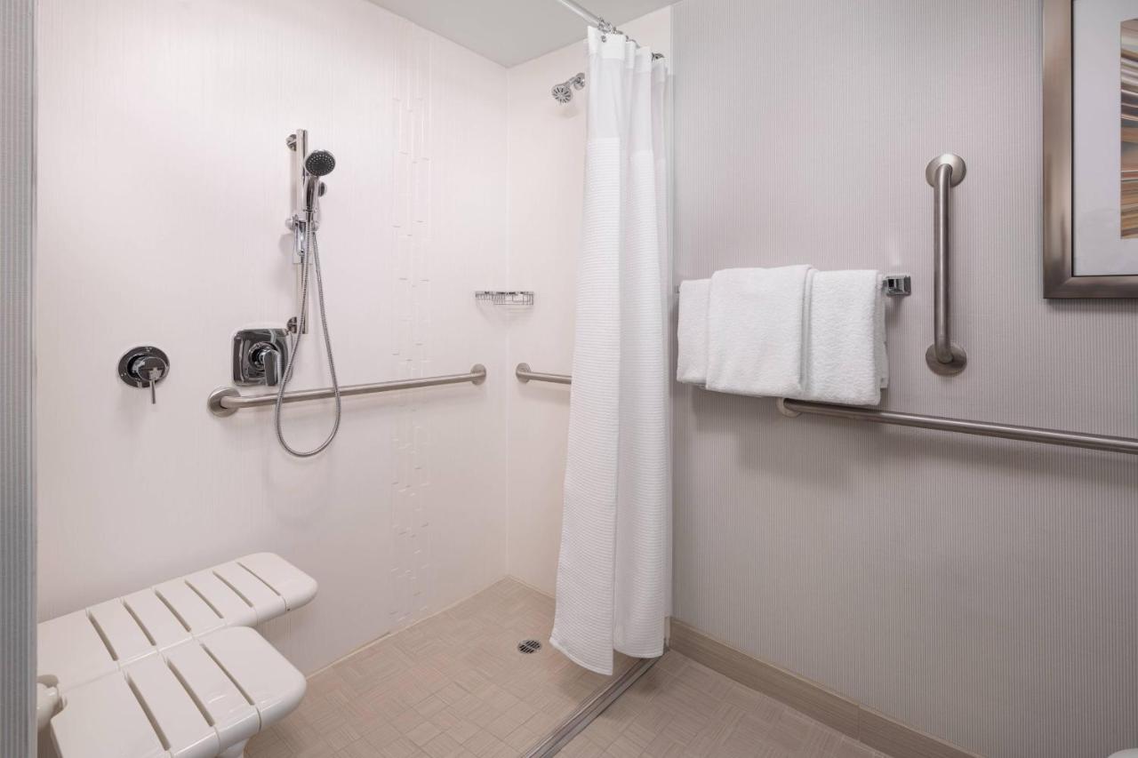 King Room with Sofa Bed at Courtyard by Marriott Las Vegas Convention Center
