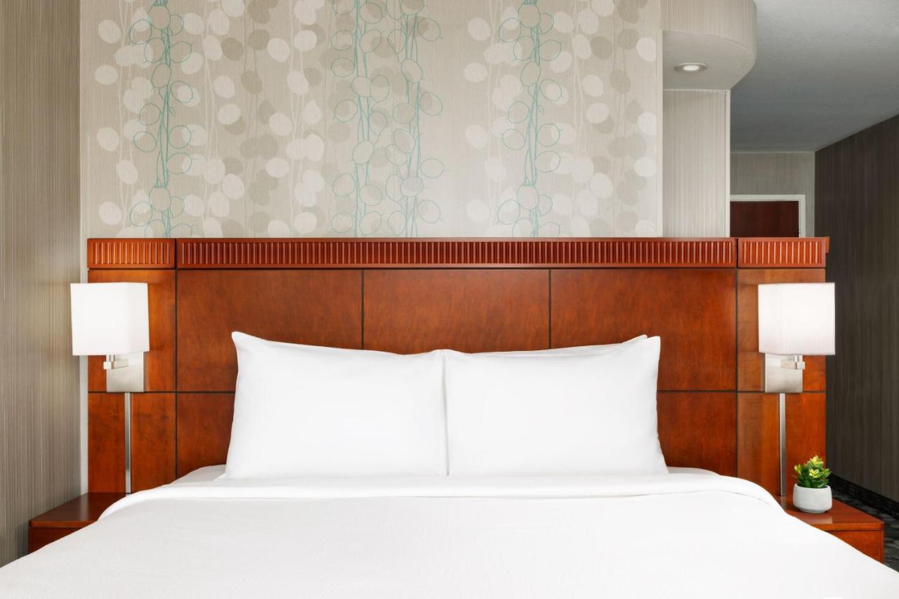 King Room with Sofa Bed at Courtyard by Marriott Potomac Mills Woodbridge
