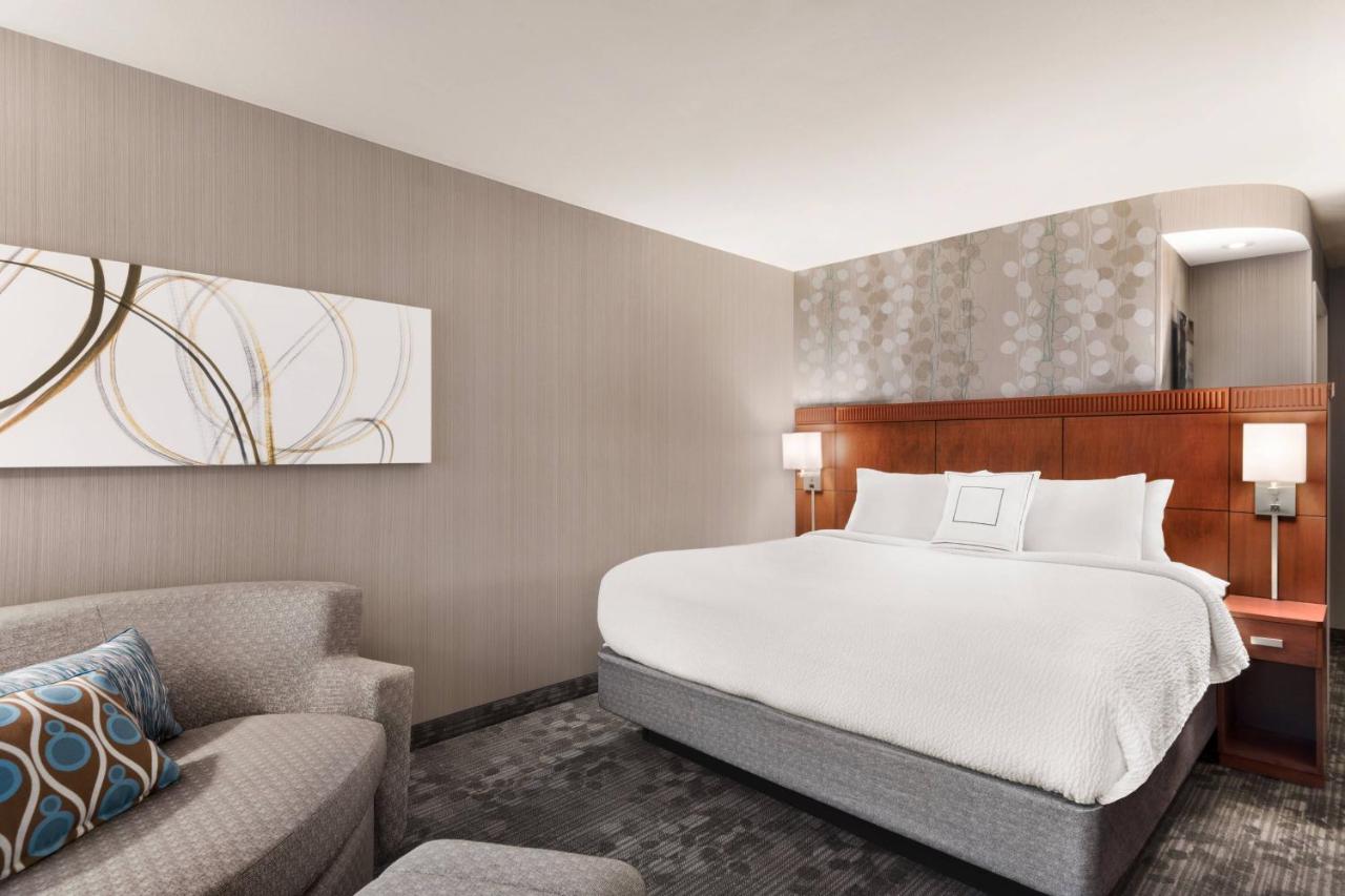 King Room with Sofa Bed at Courtyard by Marriott Potomac Mills Woodbridge