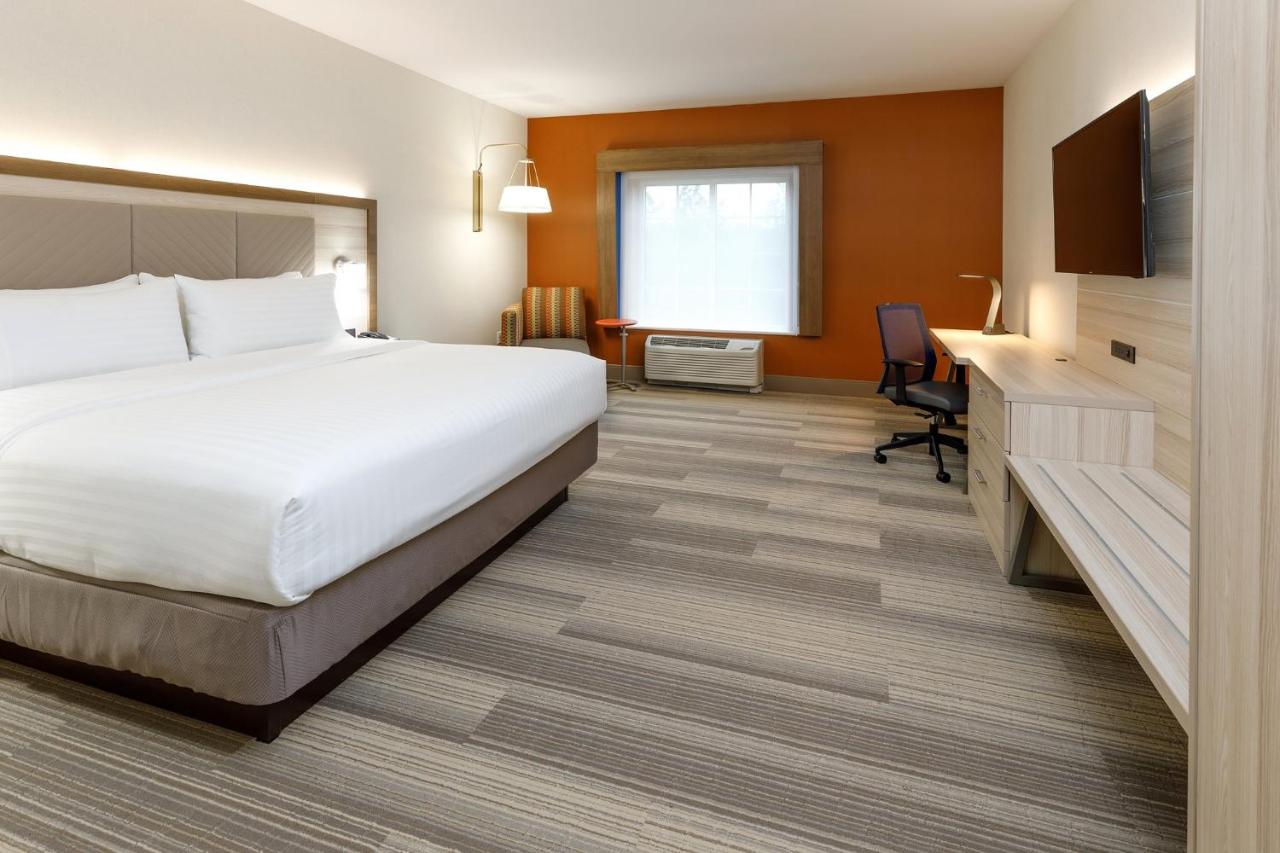 Standard King Room - Non-Smoking at Holiday Inn Express & Suites Sturbridge by IHG