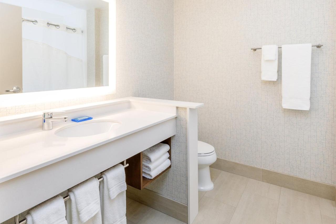| Holiday Inn Express & Suites Sturbridge, an IHG Hotel