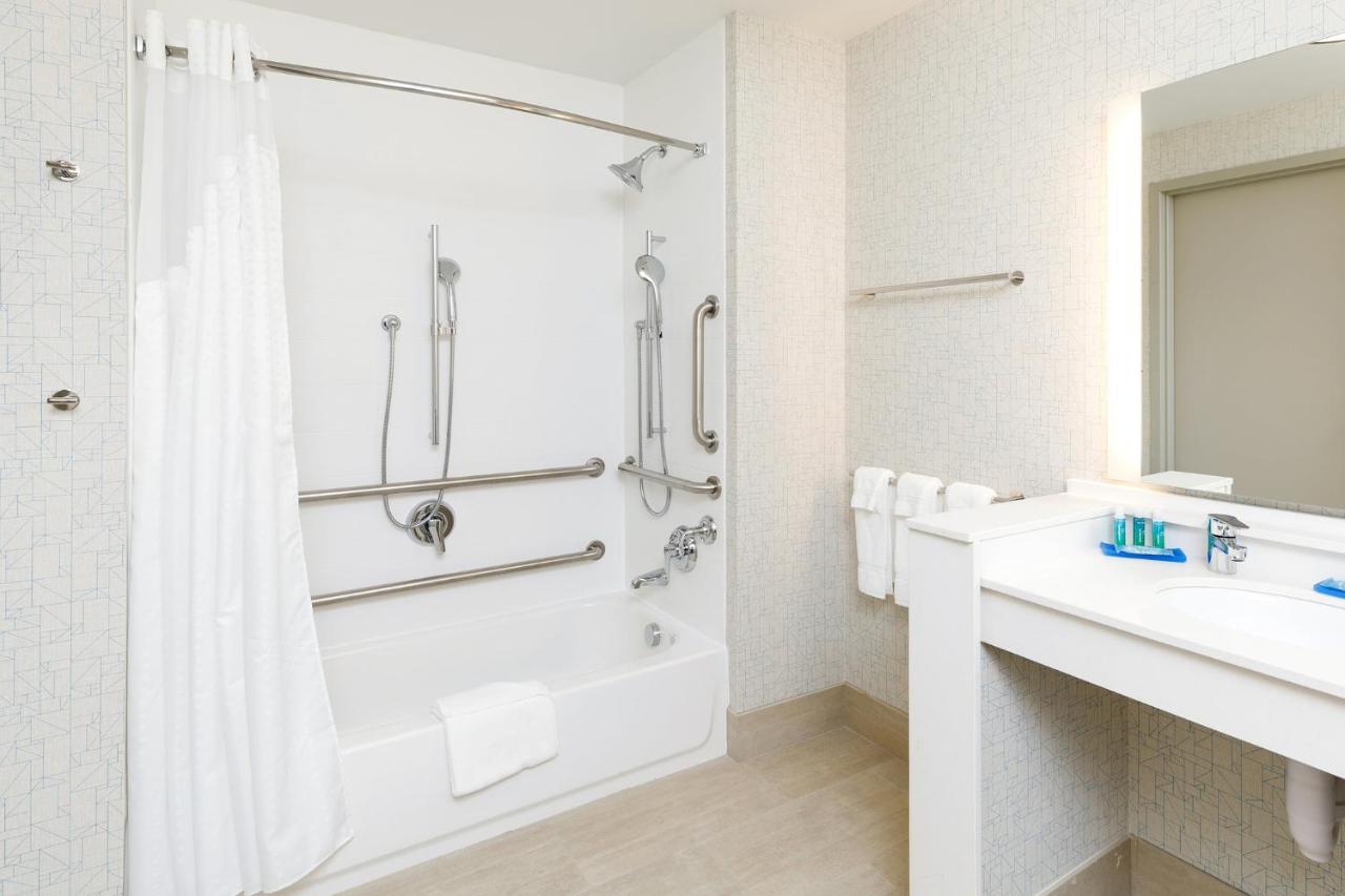 | Holiday Inn Express & Suites Sturbridge, an IHG Hotel