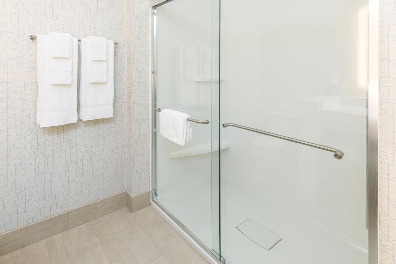 | Holiday Inn Express & Suites Sturbridge, an IHG Hotel